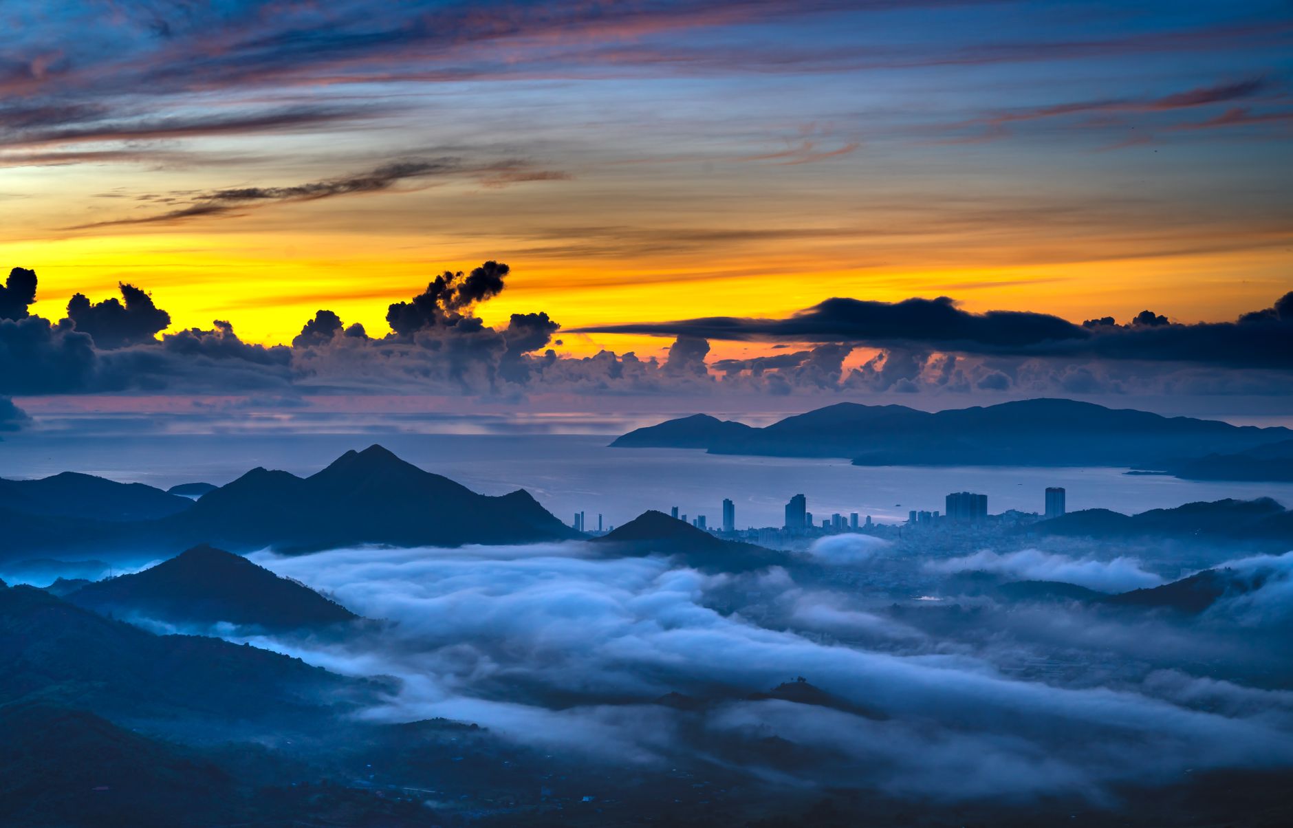 Quiet dramatic coastal landscape at dawn